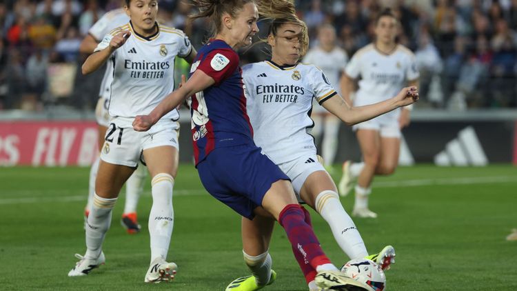 Real Madrid c F Femenino  Barcelona